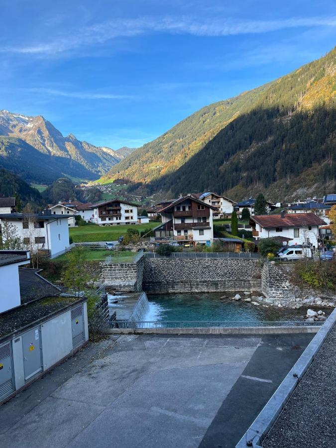 Center Rooms & Apartments Mayrhofen Exterior photo